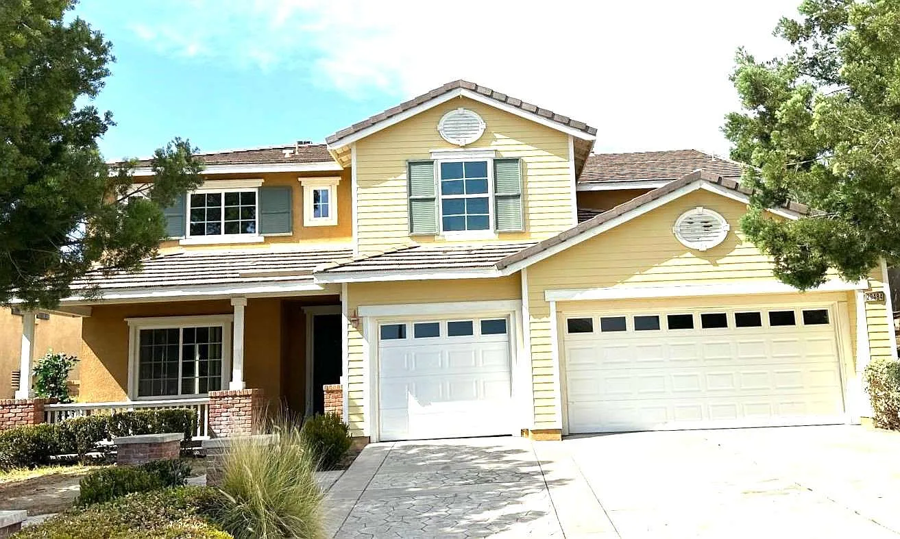 4 bed, 3.5 bath, 3446 sqft, $3,200 — Photo 2
