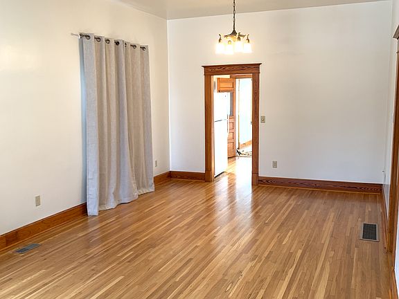 Dining room to kitchen