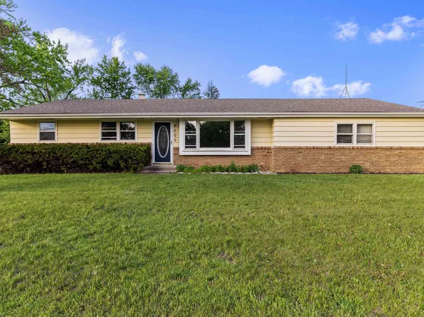9505 Lawson Dr, Machesney Park, IL 61115