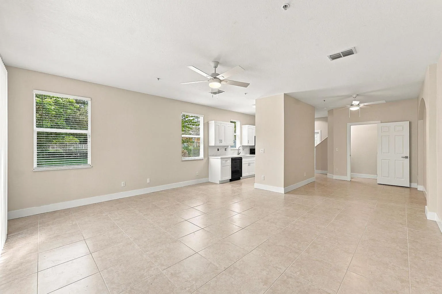 3 bed, 2.5 bath, 1609 sqft, $2,800 — Photo 3