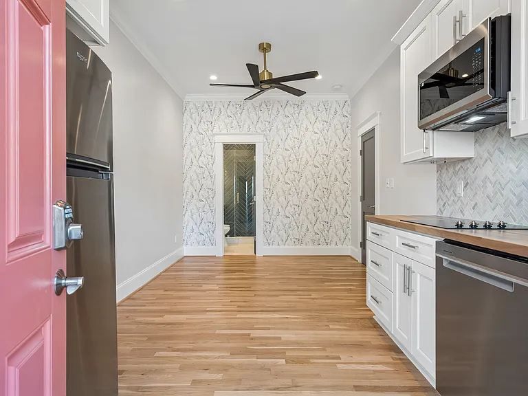 688 King St #A — Photo 3