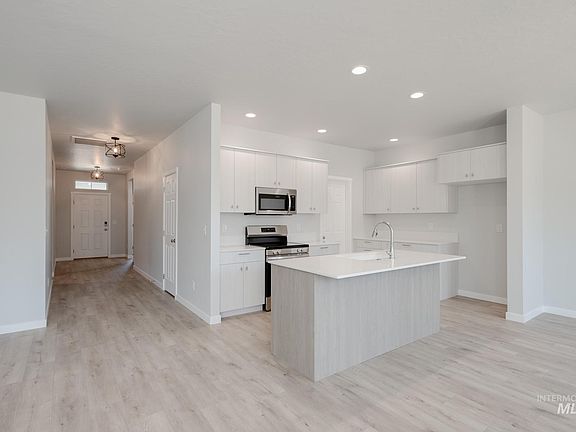 4th image of 611 W Snowy Owl St