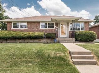 8200 Weimar Dr, Saint Louis, MO 63123