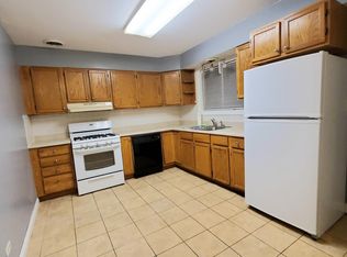 2028 Williamsburg Dr #106, Waukegan, IL 60085