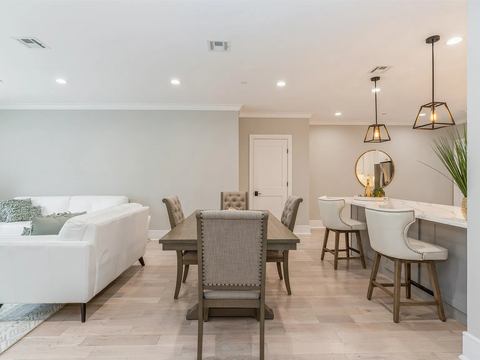2 bed, 2.0 bath, 1655 sqft, $4,000 — Photo 4