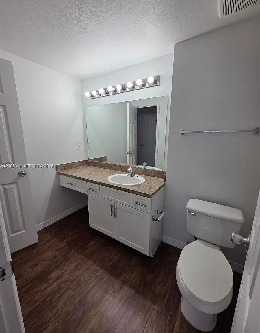 Marquesa Condo — Photo 2