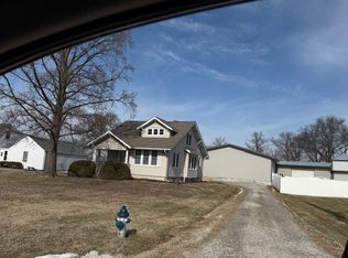 13 N Service Rd, Saint Peters, MO 63376