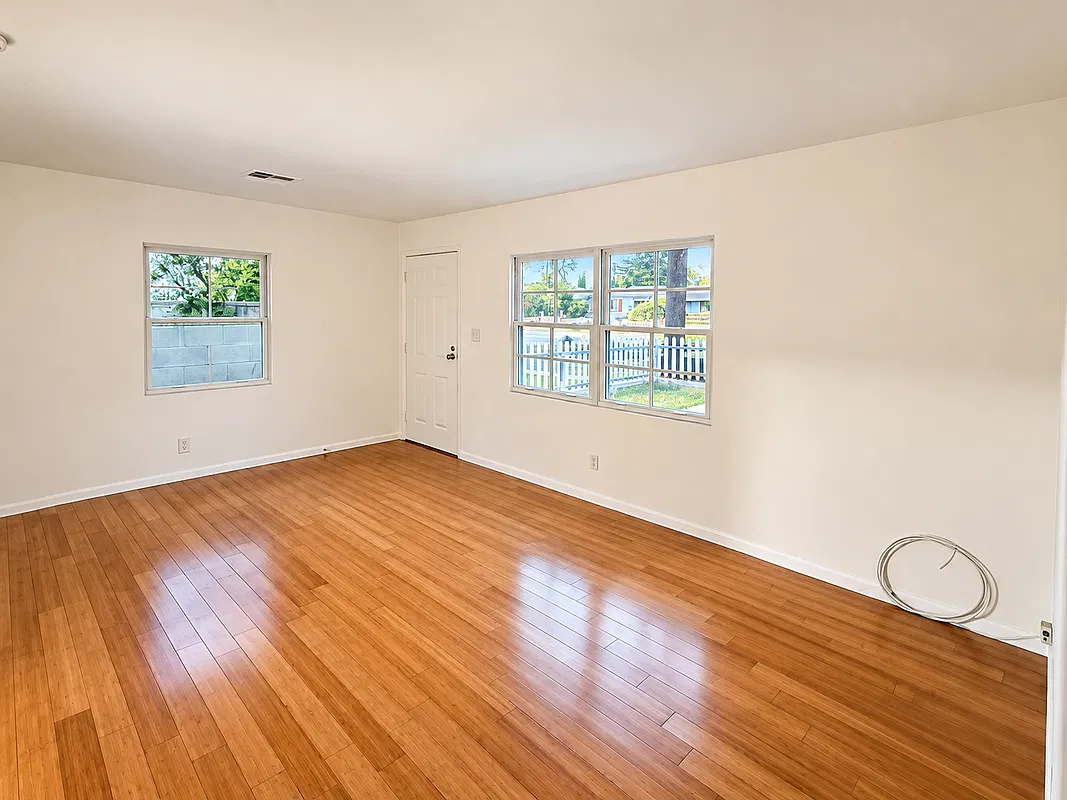 1 bed, 1.0 bath, 650 sqft, $2,300 — Photo 2