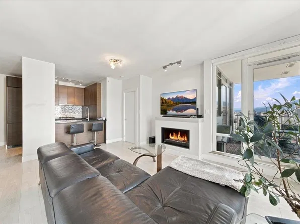 565 Smithe St #2404, Vancouver, BC V6B 0E4