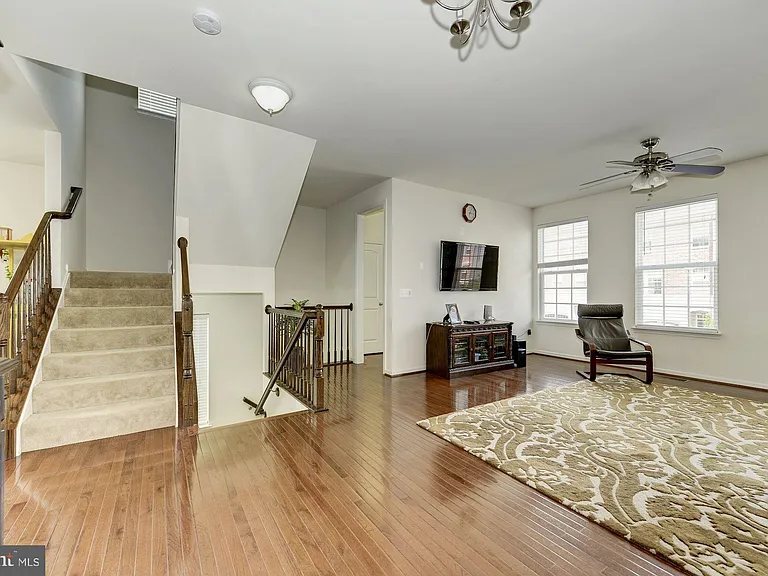 22677 Flowing Spring Sq — Photo 5