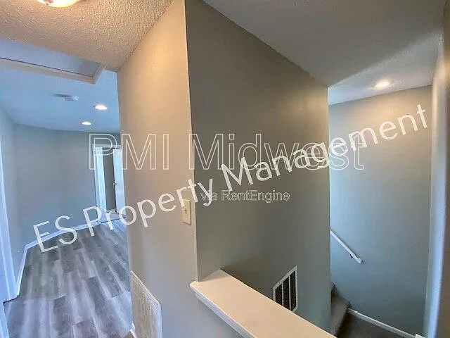 10902 Glenayr Dr — Photo 25