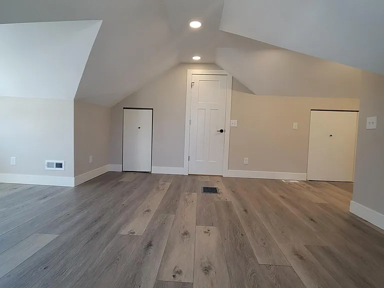 906 Indiana Ave — Photo 16