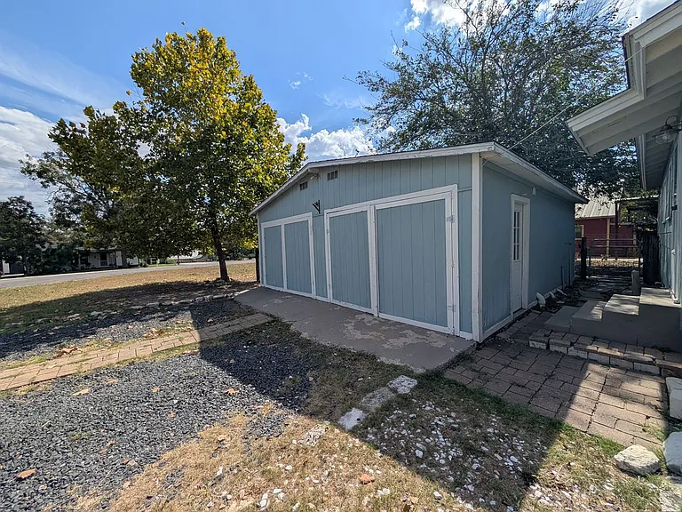 890 Josephine St — Photo 31