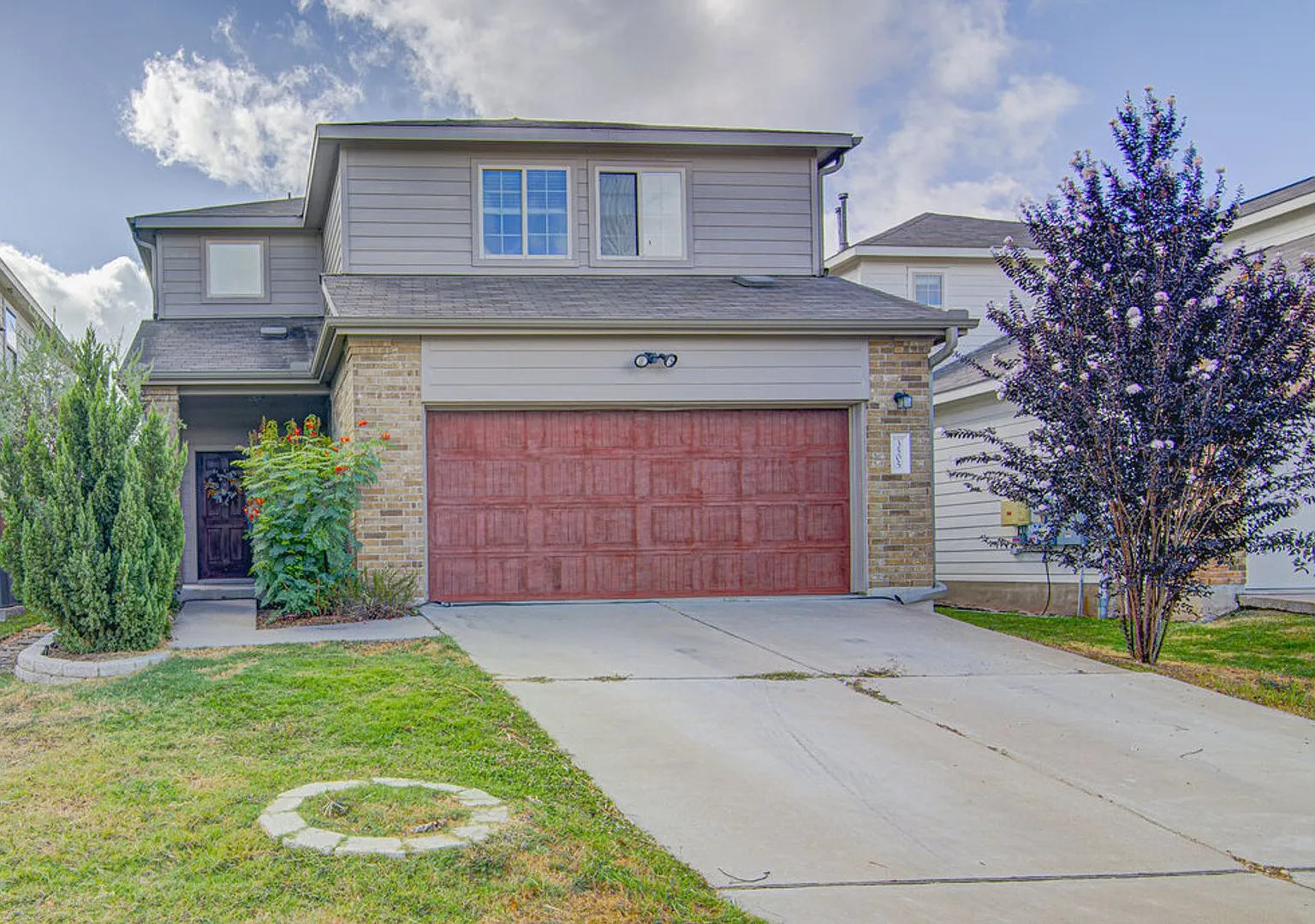 Beautiful 3-Bedroom Home with Bonus Game Room Near Downtown & Airport! — Photo 2