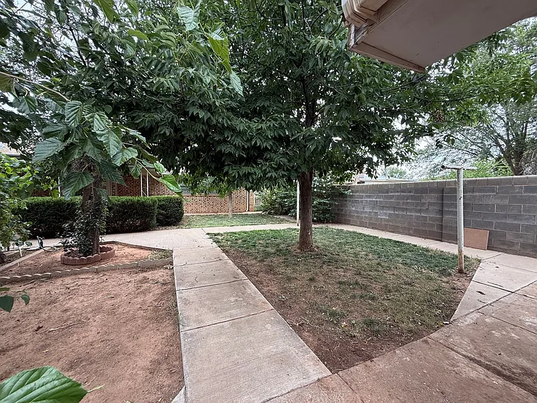 1401 Hillcrest Dr — Photo 32