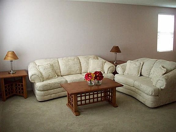 4th image of 2120 Edgewood Dr