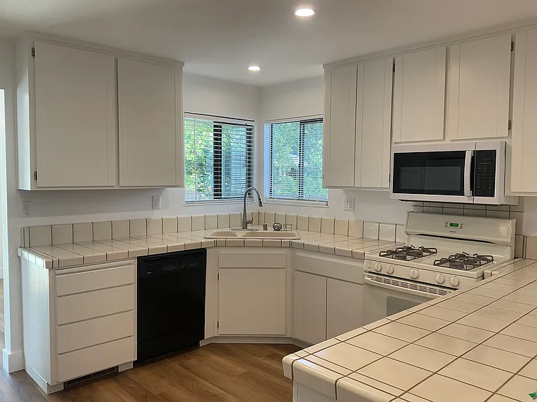 7835 Medallion Way — Photo 6
