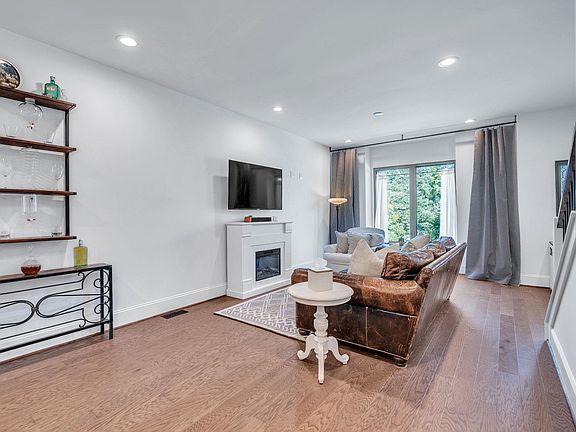 3rd image of 21 Conwell St
