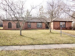 10414 Lakeshore Dr E, Carmel, IN 46033