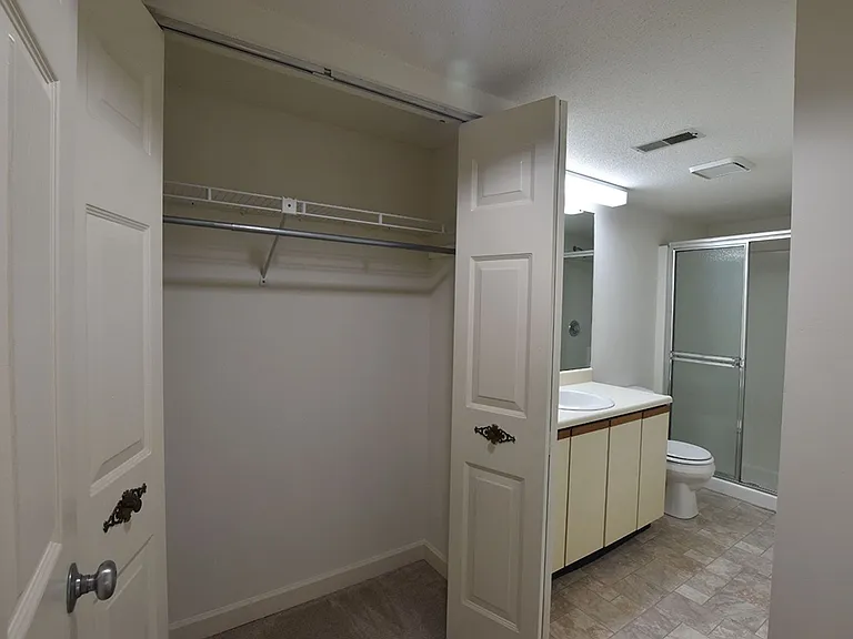 507 W Green St — Photo 18