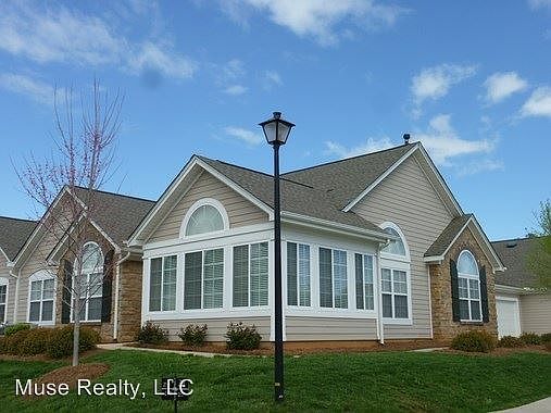 2nd image of 245 Lone Oak Cir
