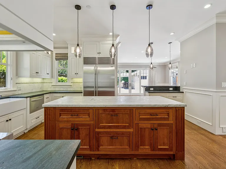 1517 Howard Ave — Photo 15