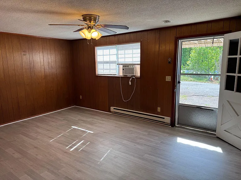 70 Franks Ct #4 — Photo 7