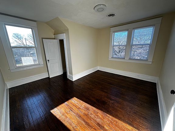 3rd image of 1601 Gladstone Ave SE