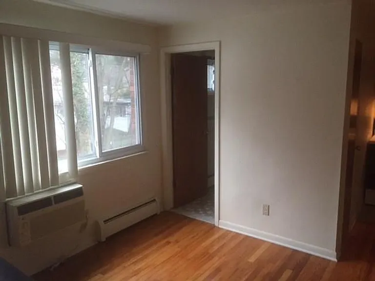 550 Whitney Ave #14 — Photo 3