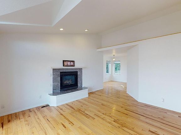 5th image of 1325 SE Sunnymead Way