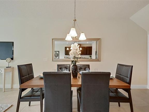 4th image of 557 Bethesda Ct