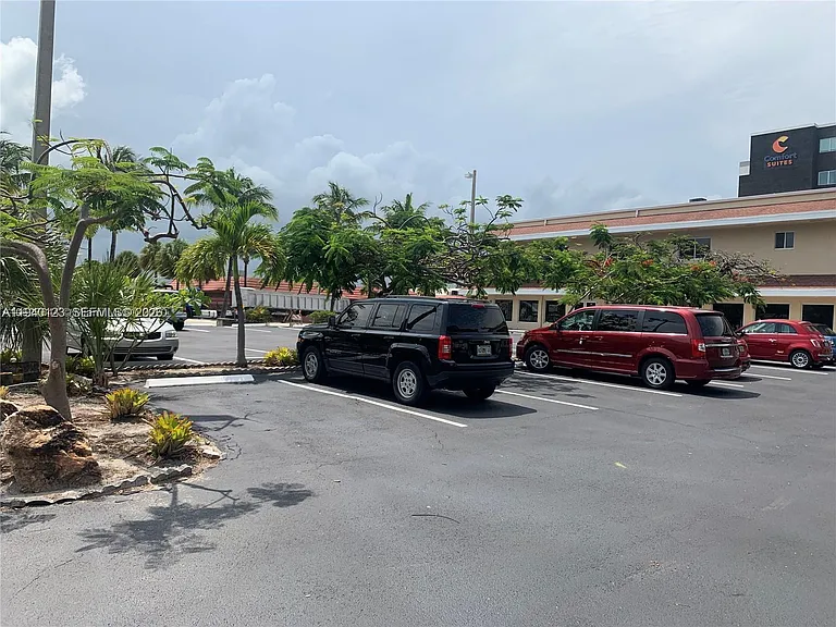 236 N Federal Hwy #201 — Photo 7