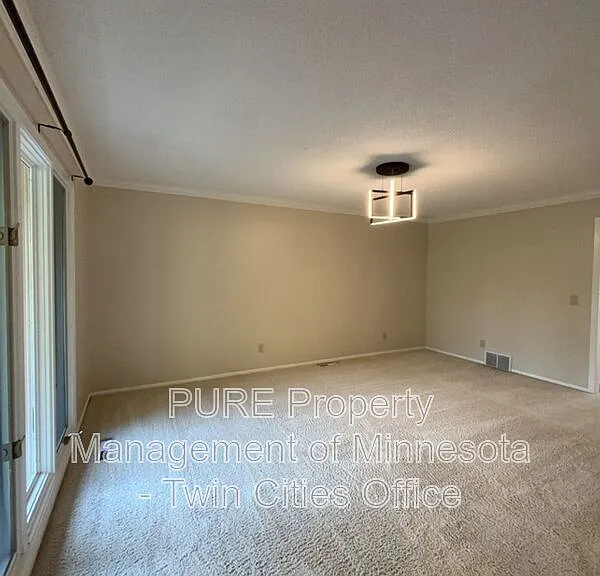 7420 Hyde Park Cir — Photo 14
