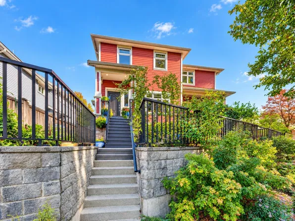 5502 Dundee St, Vancouver, BC V5R 3T9