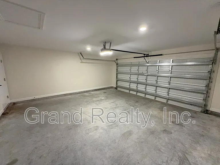 4025 Brittany Ln — Photo 18