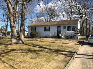 65 Joyce Dr, Riverhead, NY 11901