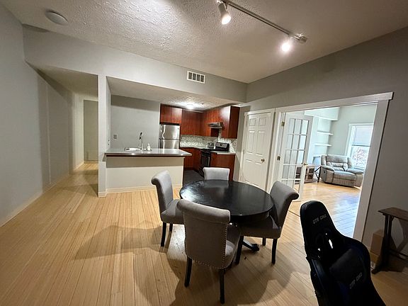 5th image of 852 N High St APT B