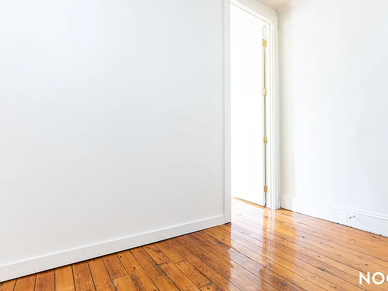 33 Montrose Ave #3T — Photo 5