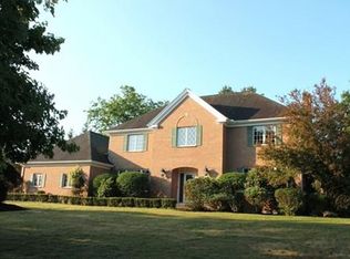 4 Coachmen Ln, Bedford, MA 01730