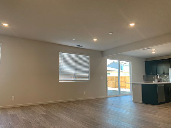 5th image of 2939 Fairbanks St