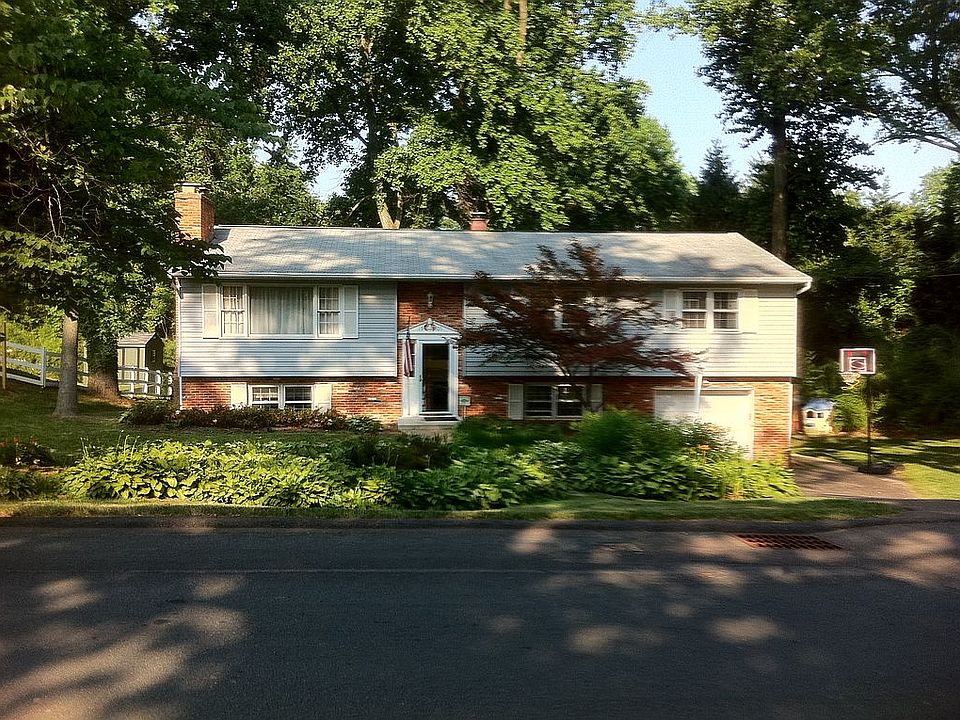 1st image of 1905 Thomas Dr
