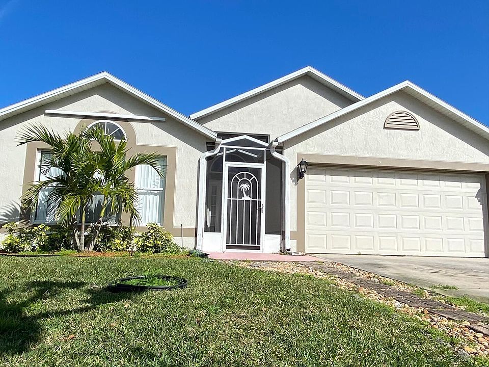 1st image of 390 Wickham Lakes Dr