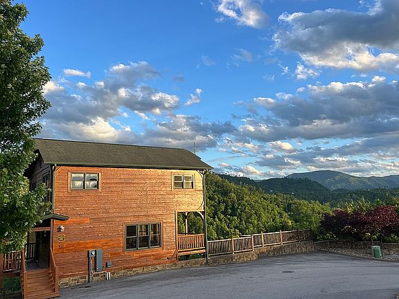 3rd image of 804 Resort Way
