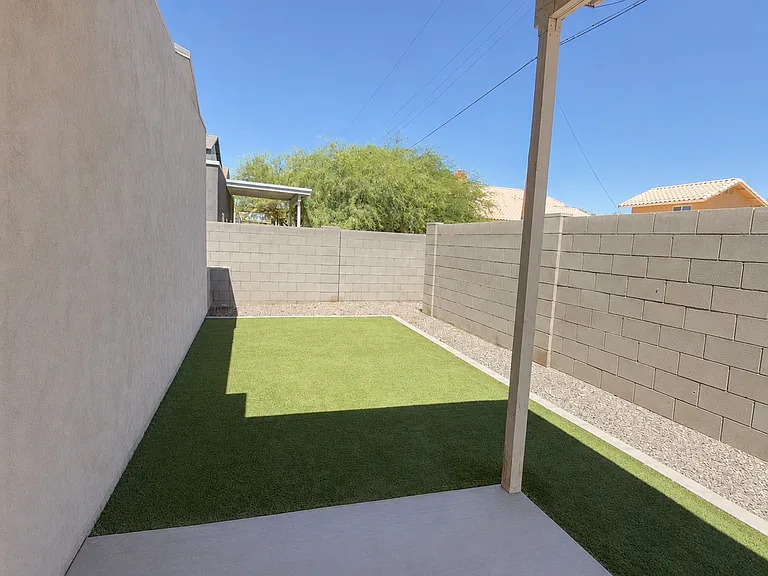 1014 E Odeum Ln — Photo 19