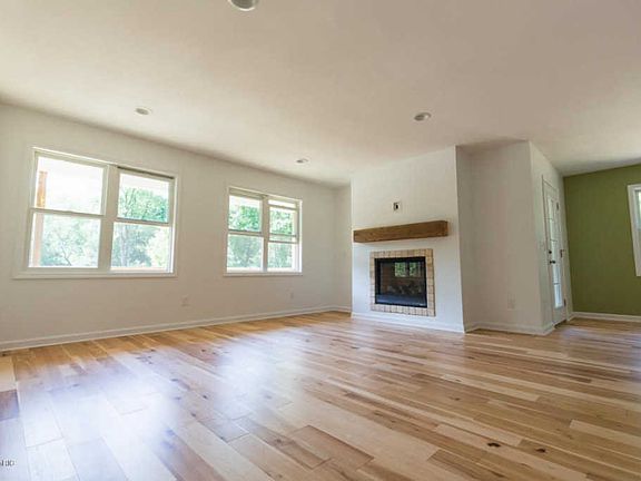 4th image of 9405 N 42nd St