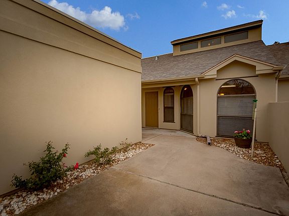 3rd image of 103 Pebble Creek Dr