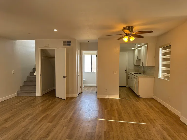 520 E Walnut St #10B — Photo 2