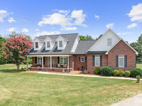4380 Woodsbury Ln, Lincolnton, NC 28092