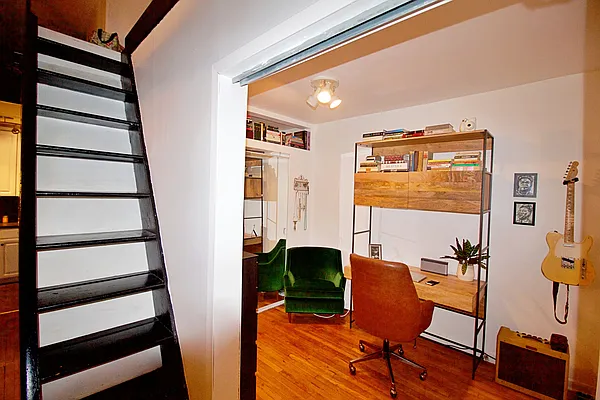 Rented by EXR | media 10