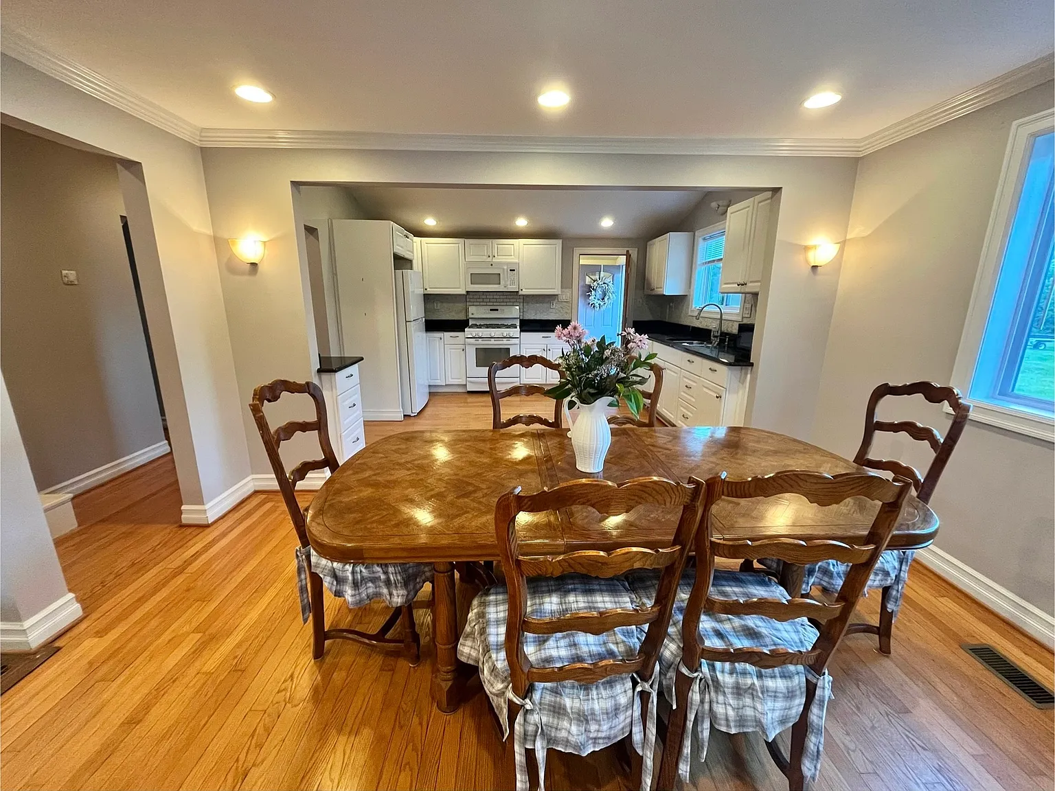 2 bed, 1343 sqft, $2,500 — Photo 4